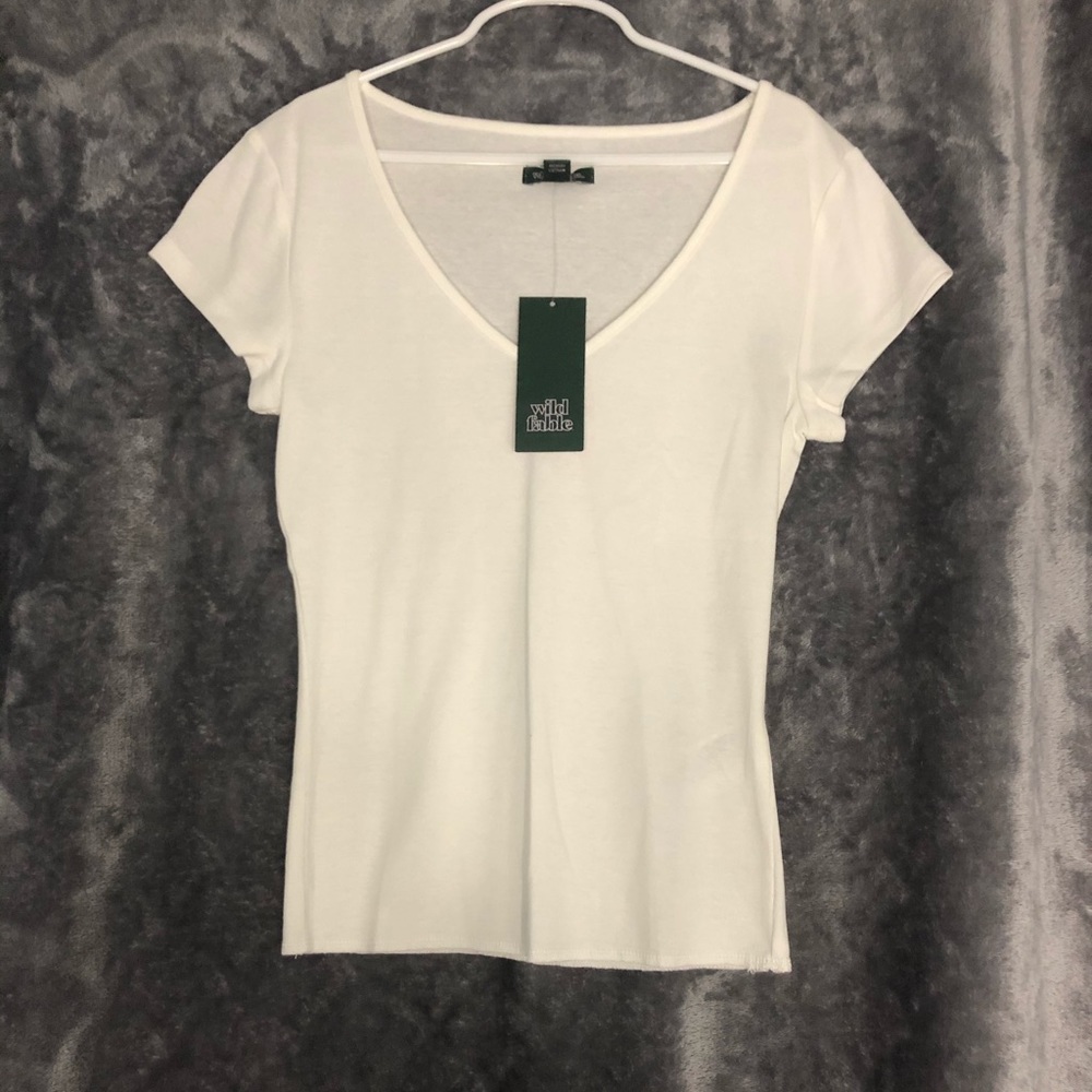 Basic vneck tee